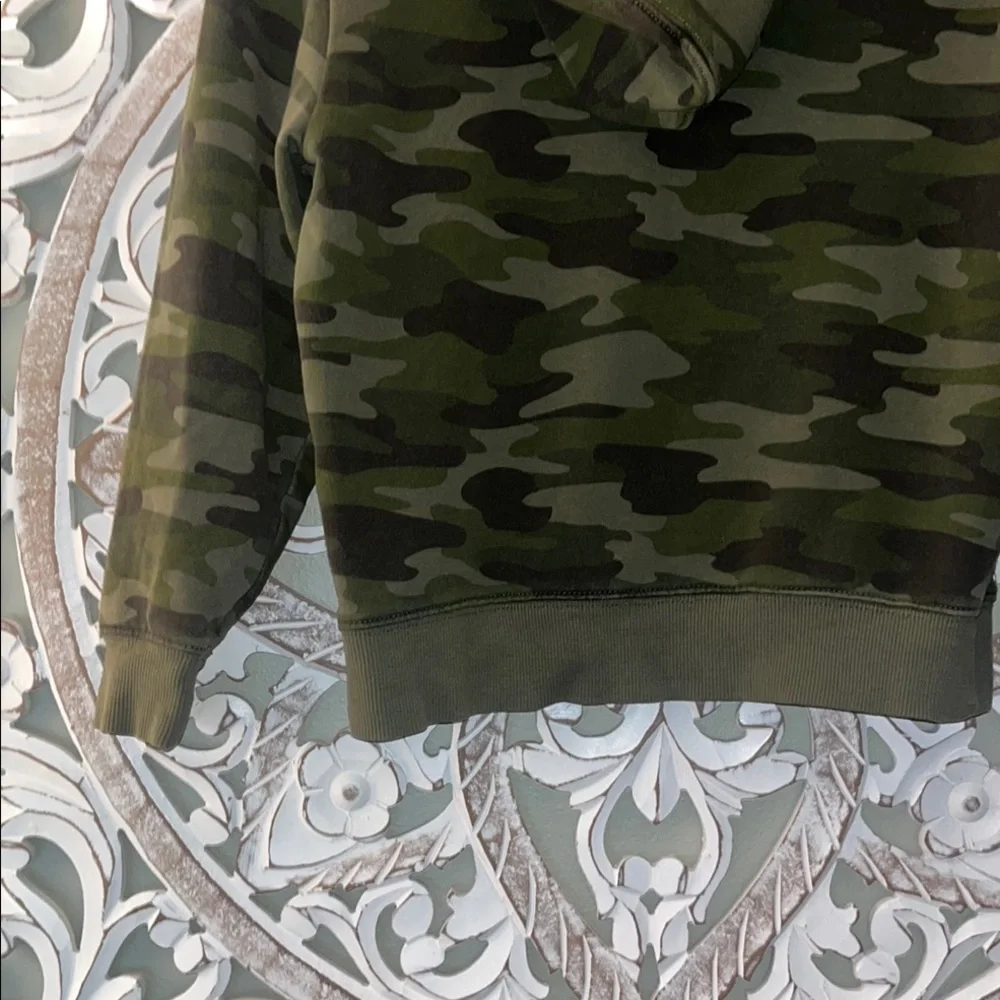 Champion Boy's Green Camo Print Hoodie M 10/ 12 Hooded Logo Front Sweatshirt EUC